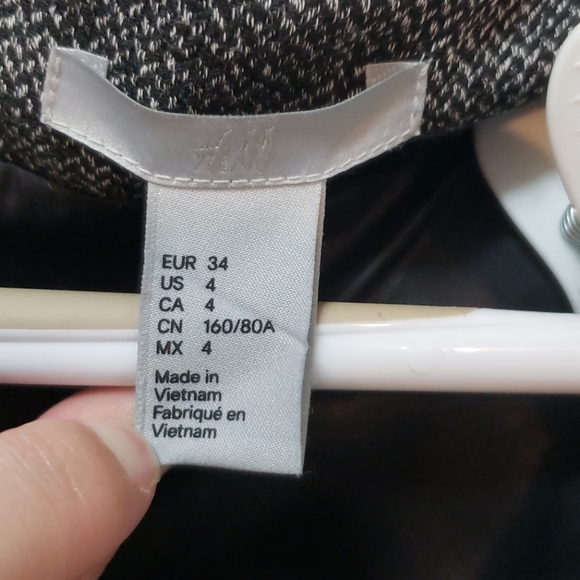 H & M Dress - Picture 4 of 4